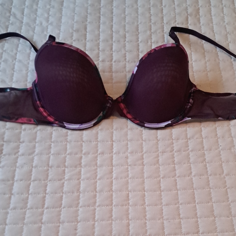 🪀NWT La Senza 36B Raise purple bra classic & Sexy with floral detail